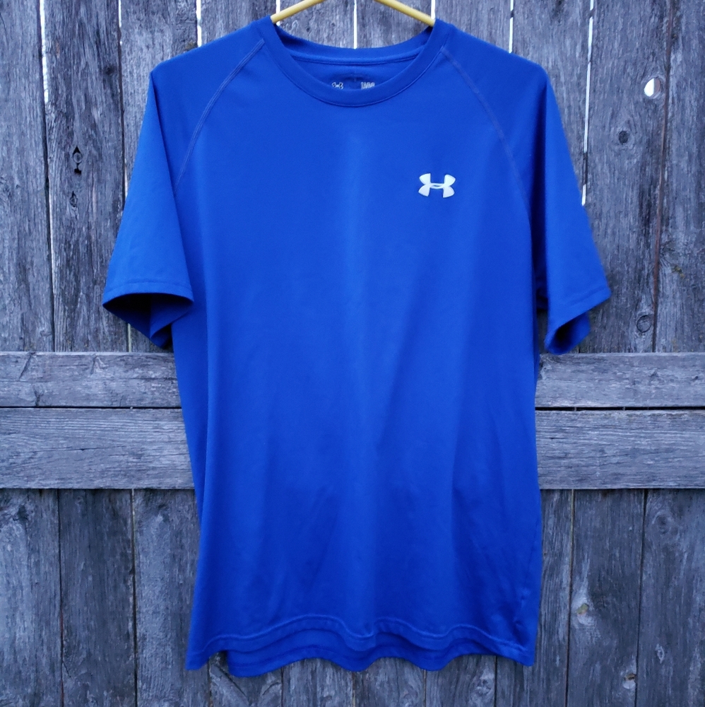 Men's Under Armour blue dri fit athletic tee size large in great condition